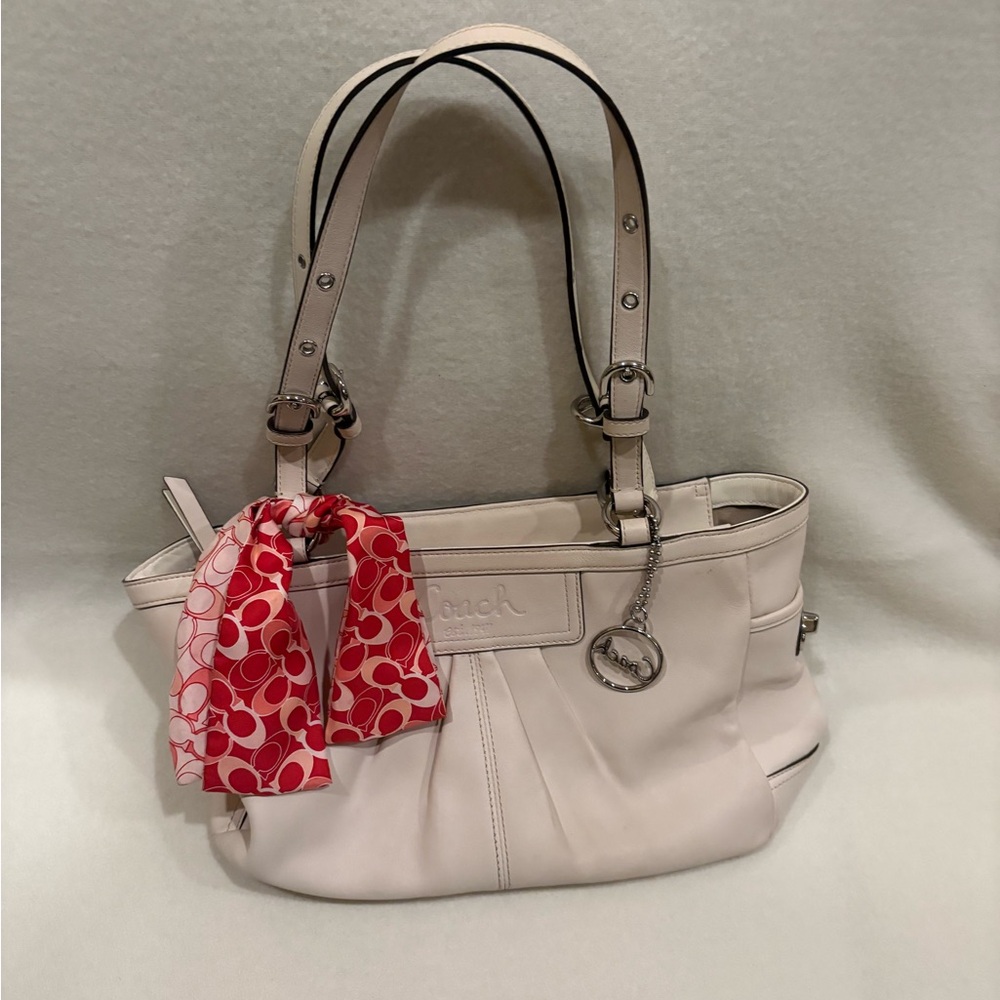 Coach Red and White Shoulder Bag with Stylish Design